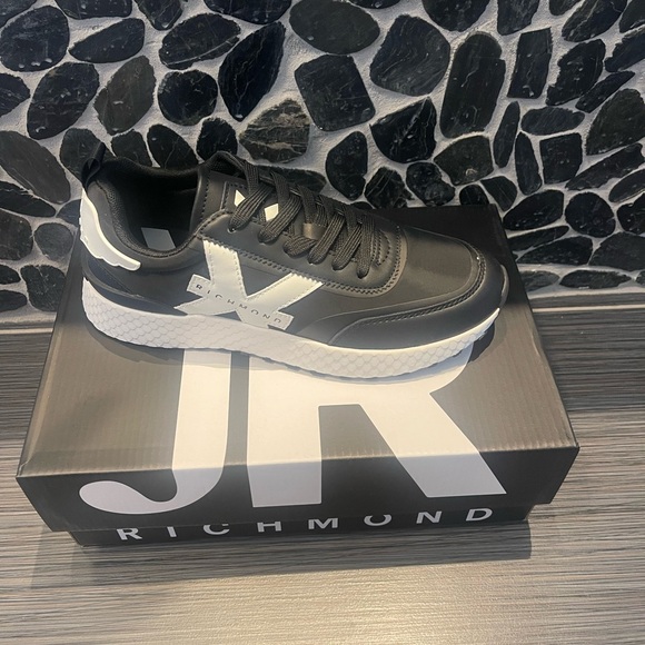 John Richmond embossed low top silver sneakers - Picture 11 of 13